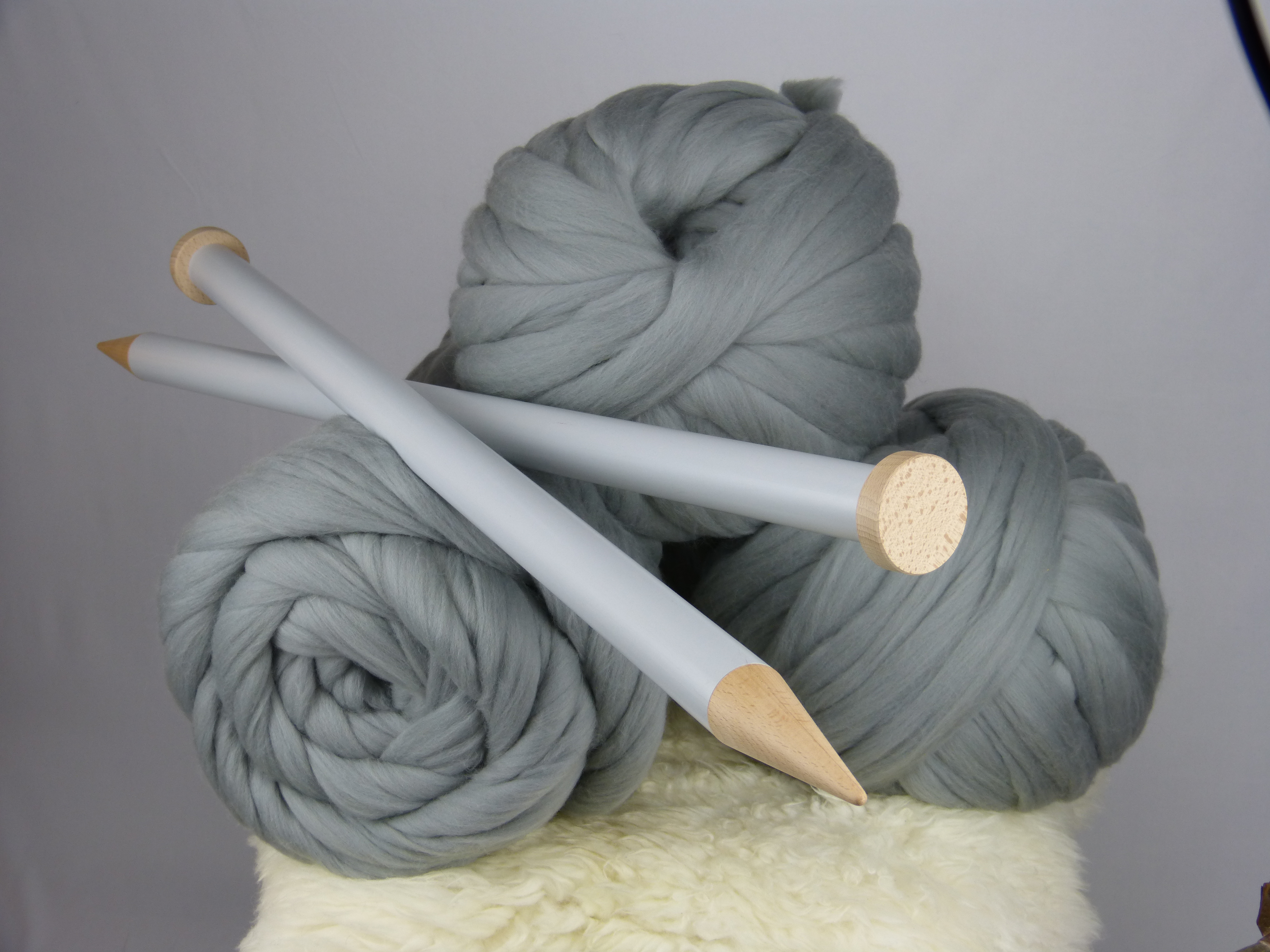 Pelote de grosse maille 100 % laine couleur grise tricot Chunky